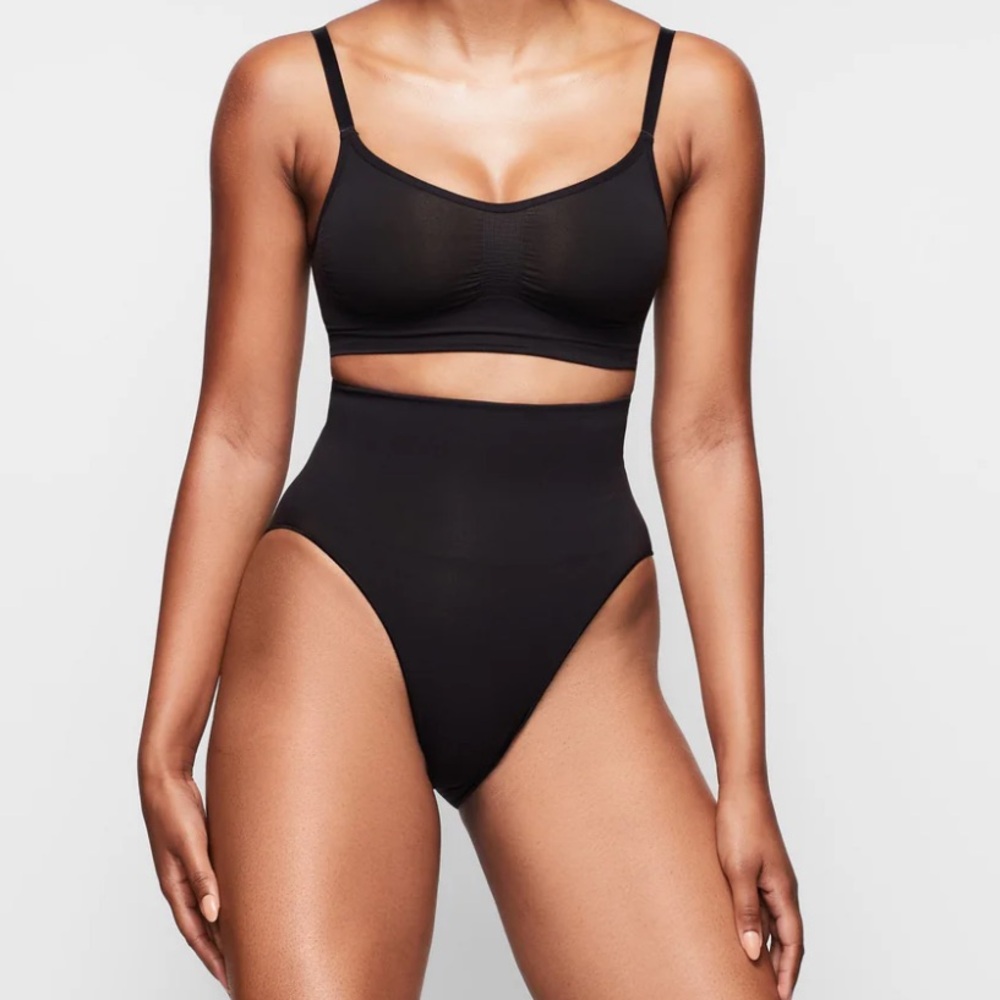 SKIMS BLACK‎ SEAMLESS SCULPT BRALETTE SIZE XXS/XS